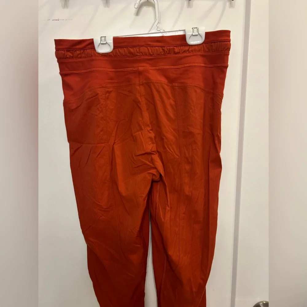 NWOT Lululemon Cropped Studio Pants size 8